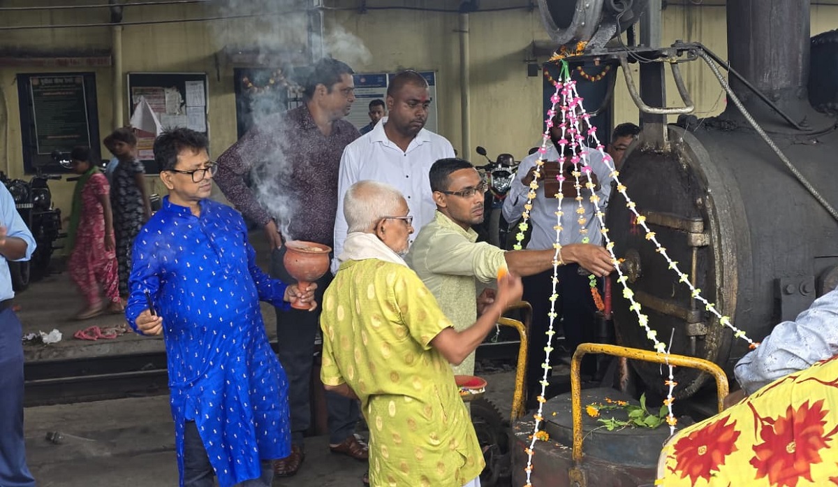 ঐতিহ্য ও সুরক্ষার কামনায় বিশ্বকর্মা পুজো উদযাপিত দার্জিলিং হিমালয়ান রেলওয়েতে