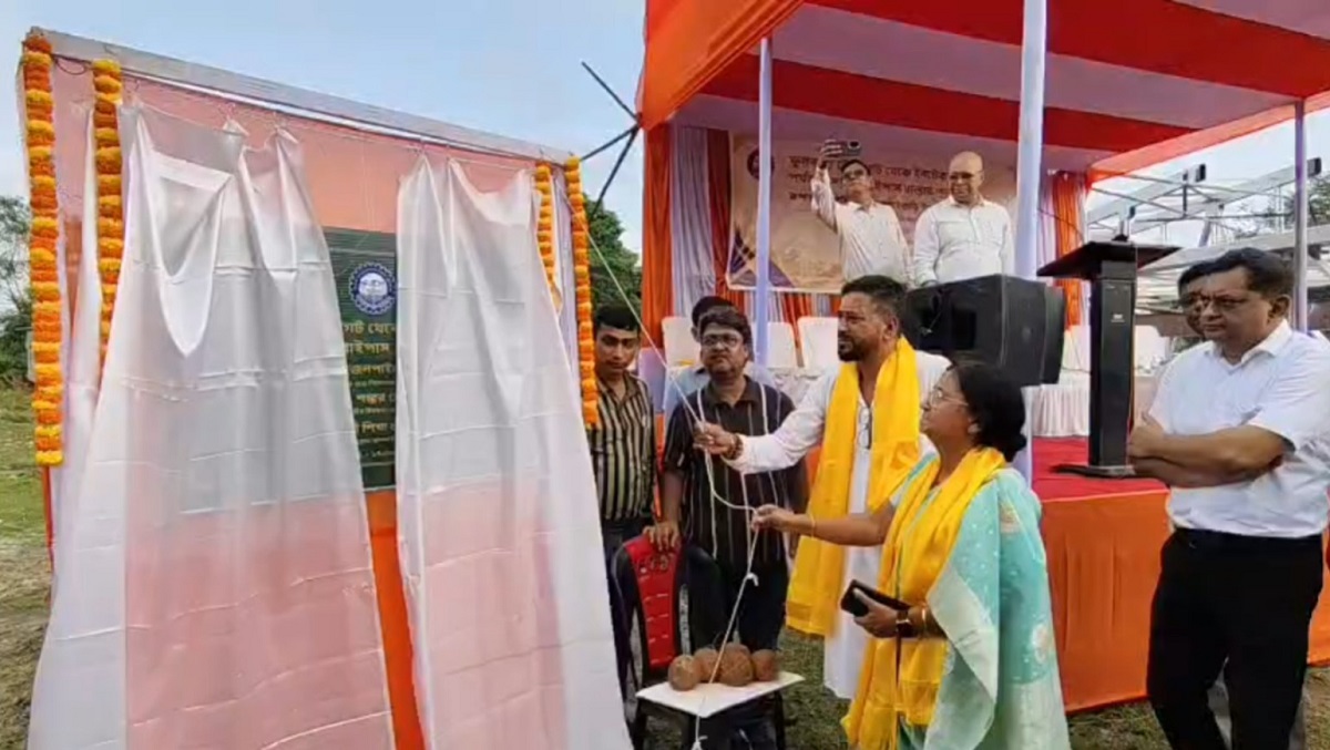 ৮ কোটি টাকা ব্যয়ে ফুলবাড়িতে নতুন বাইপাস রাস্তার কাজের শুভ সূচনা করলেন মন্ত্রী শংকর ঘোষ
