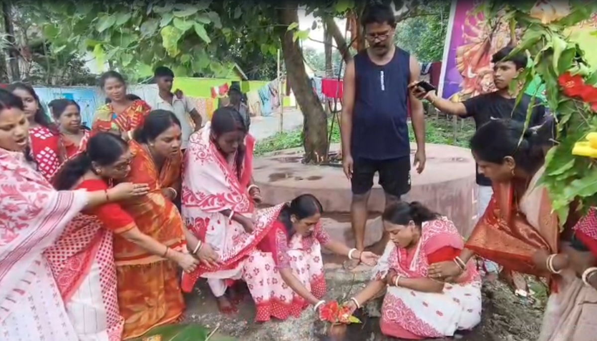 জাতি-ধর্মের ভেদাভেদ ভুলে একসঙ্গে উৎসব, মহিলা পরিচালিত পুজোর খুঁটিপুজো শিলিগুড়িতে