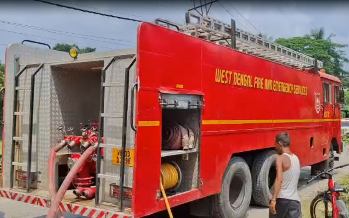 দাউদাউ করে জ্বলল গোডাউন, আতঙ্ক ছড়াল ভালোবাসা মোড় এলাকায়