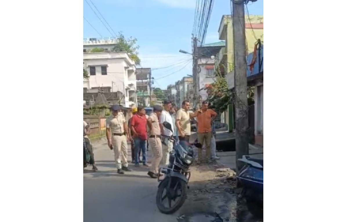 ফুটপাত দখলমুক্ত করতে সেবক রোডে কড়া অভিযান শিলিগুড়ি পুরনিগমের