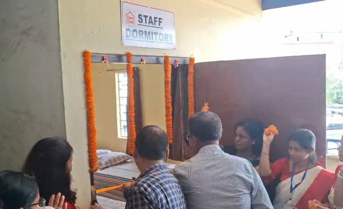 পুরুষ-মহিলাদের পৃথক ডরমিটরি ও নতুন ওয়েটিং লাউঞ্জ, পুজোর আগে যাত্রীদের জন্য সুখবর শিলিগুড়িতে