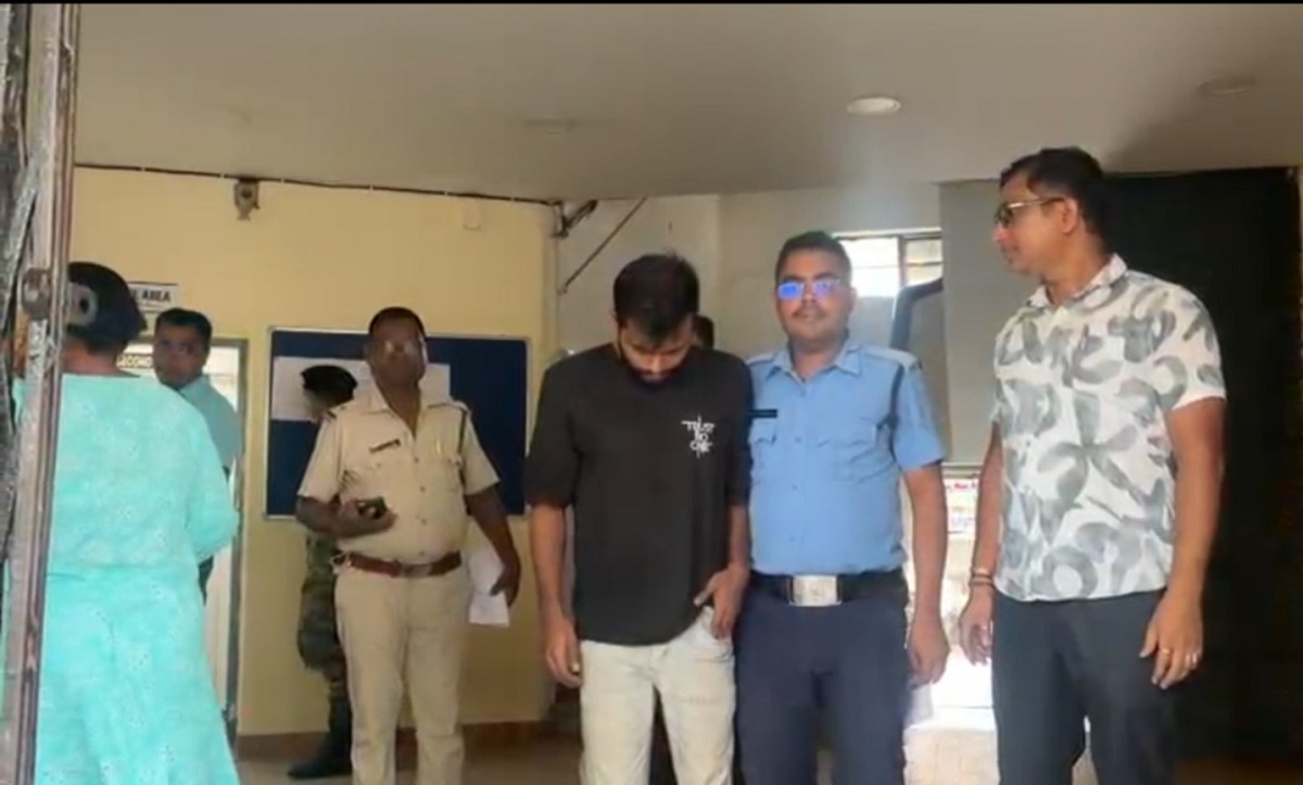 অরবিন্দপল্লিতে চুরির ঘটনার ২ ঘণ্টার মধ্যেই পুলিশি জালে আটক দুই অভিযুক্ত