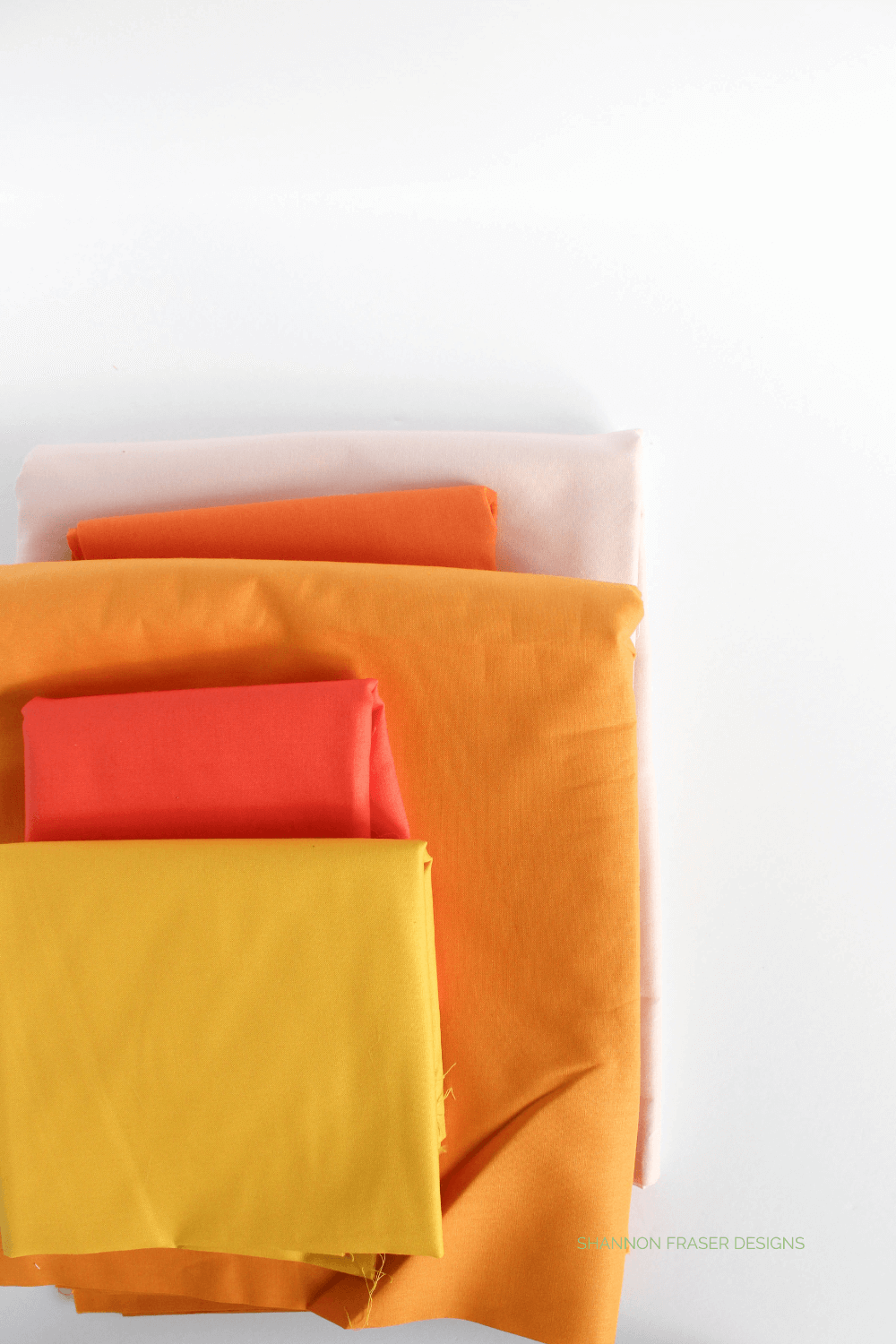 Following the Mouse Trap BOM 2025? Grab these essential organization tips to help keep your blocks, fabrics, and time in order. #QuiltPlanning #SewingGoals