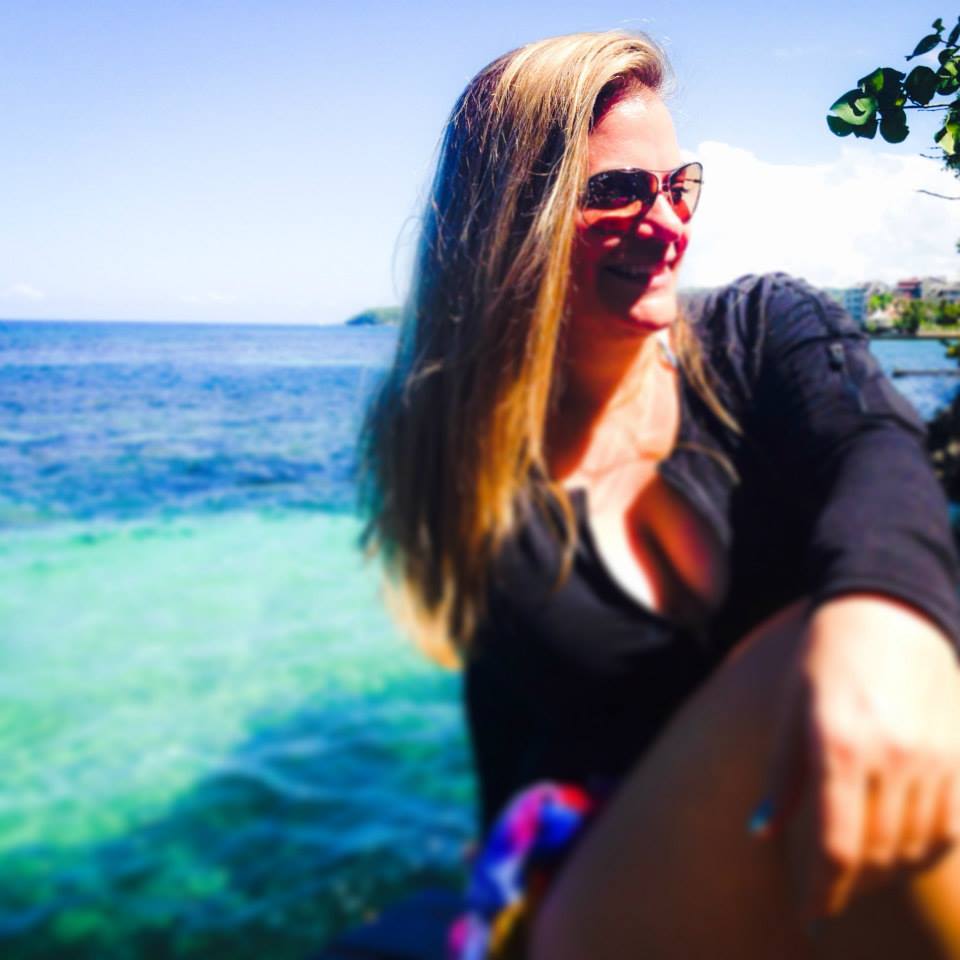 Casey took this and demurely blurred below my neckline.