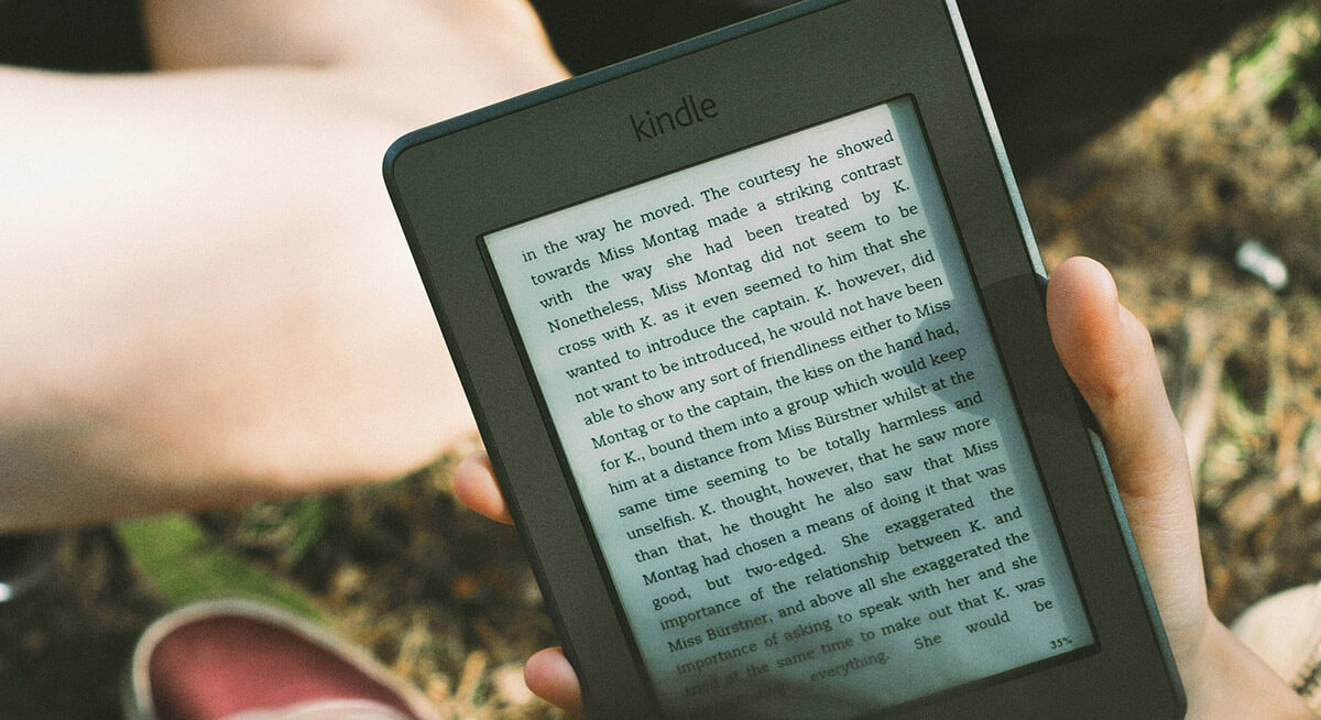 With digitalization many opt to use ebooks and pdfs rather than traditional books and papers. eBook Landing Page Template For WordPress - ShapingRain.com