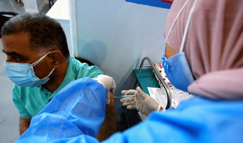 وفاة كل من تلقى لقاح كورونا خلال عامين.. خبير فيروسات ينهي الجدل وفاة كل من تلقى لقاح كورونا خلال عامين.. خبير فيروسات ينهي الجدل