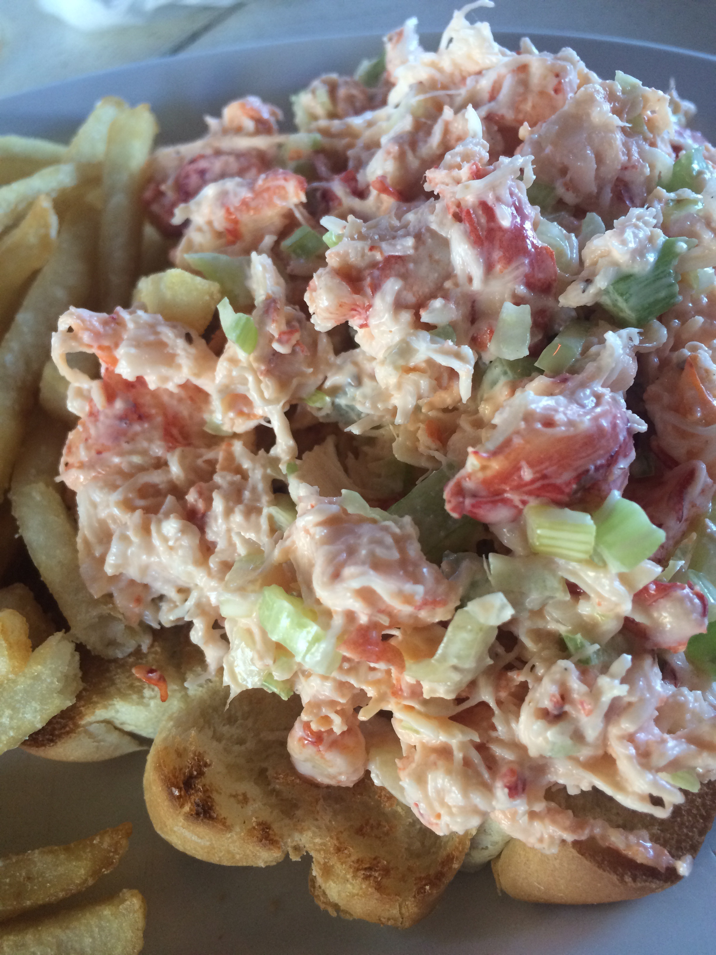 Lobster Roll w/fries