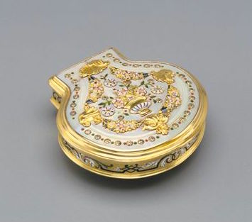 Shell-shaped Snuffbox1720