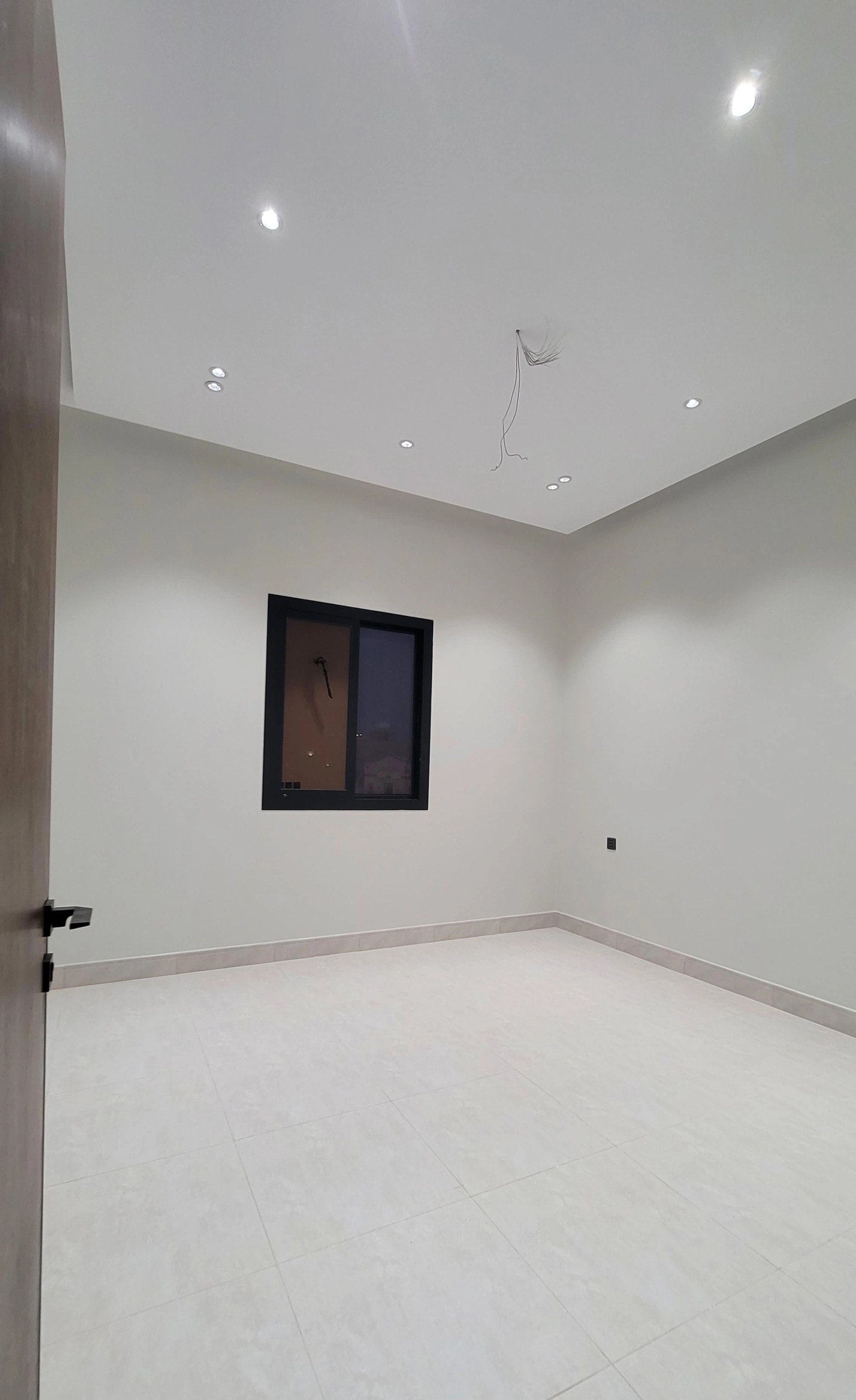 ملحق روف 5 للبيع غرف حي السلامة