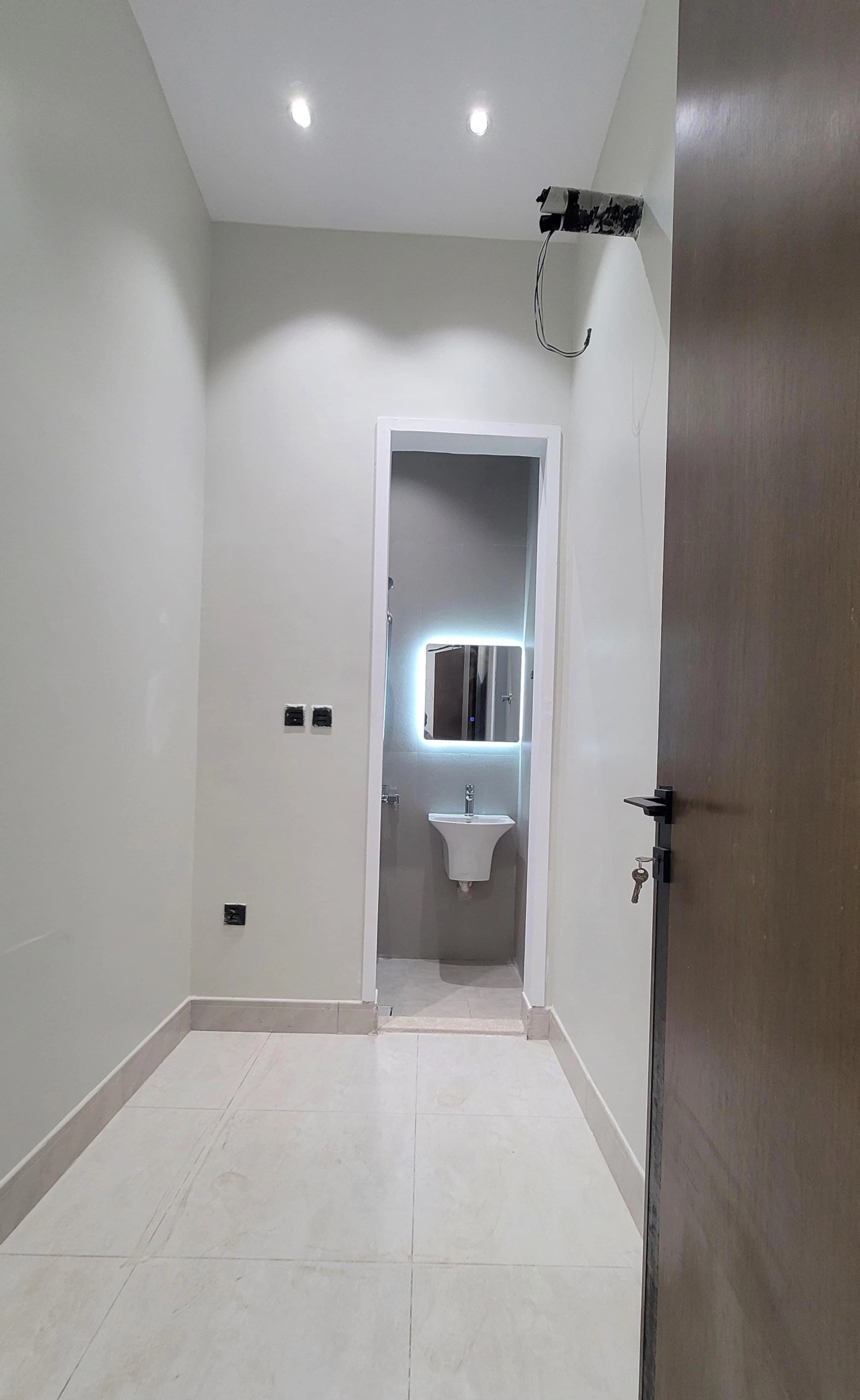 ملحق روف 5 للبيع غرف حي السلامة