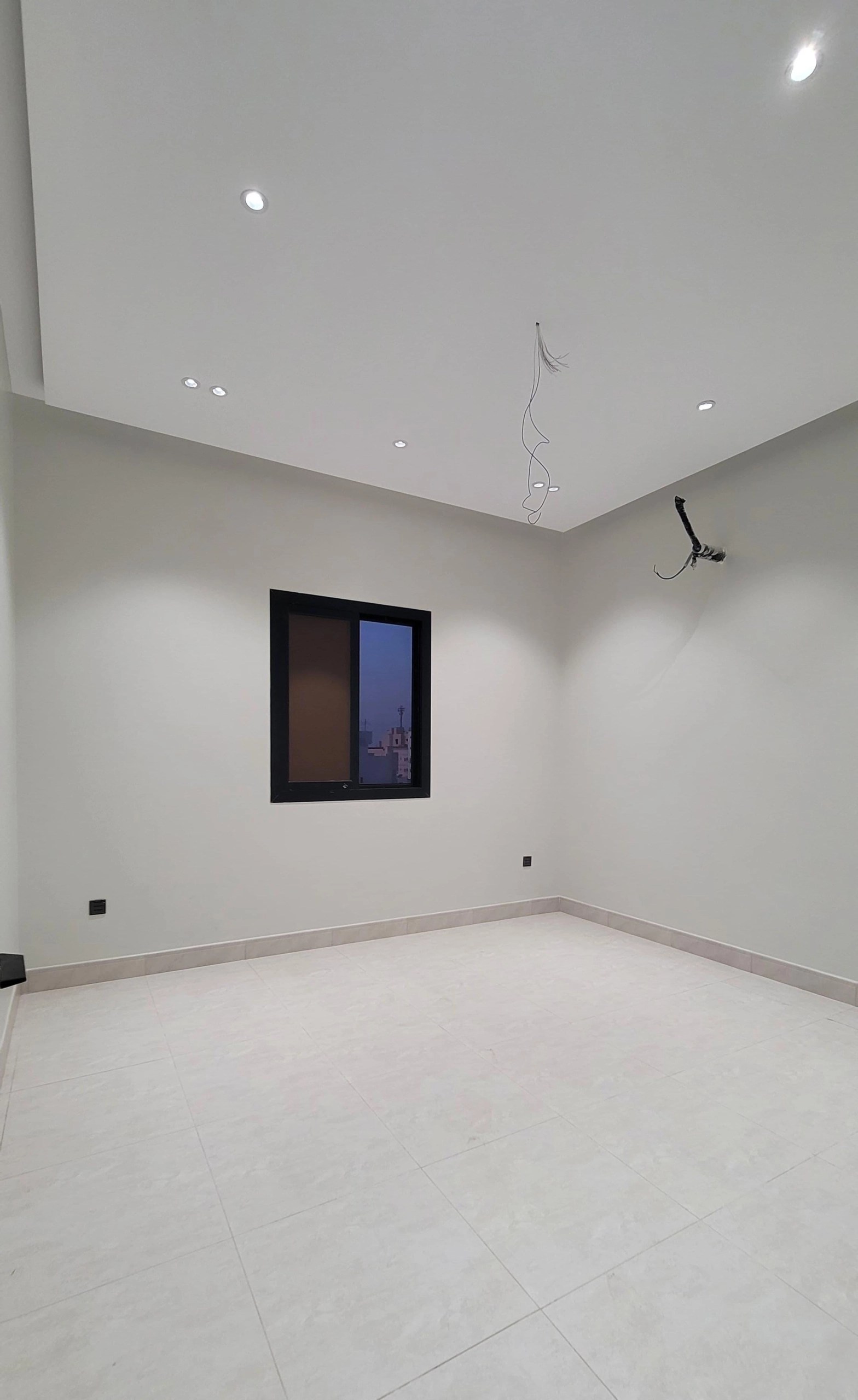 ملحق روف 5 للبيع غرف حي السلامة