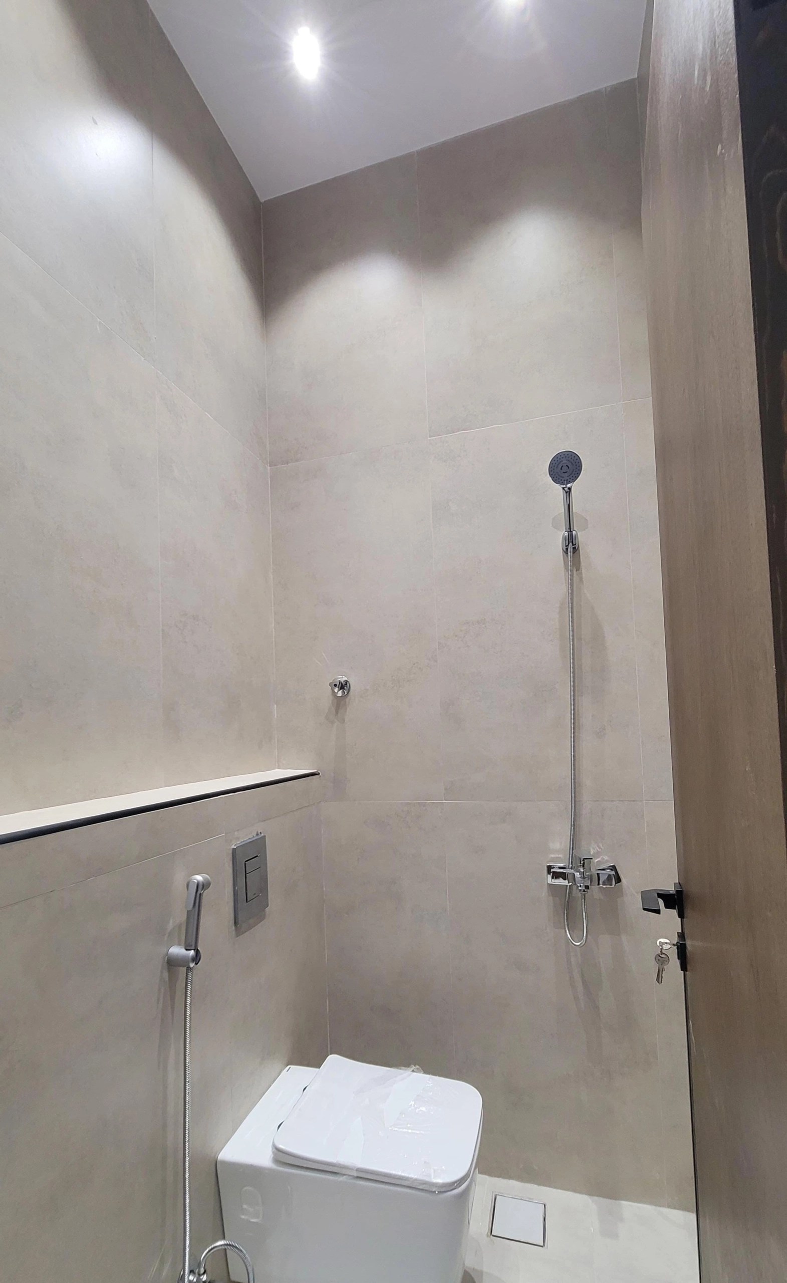 ملحق روف 5 للبيع غرف حي السلامة