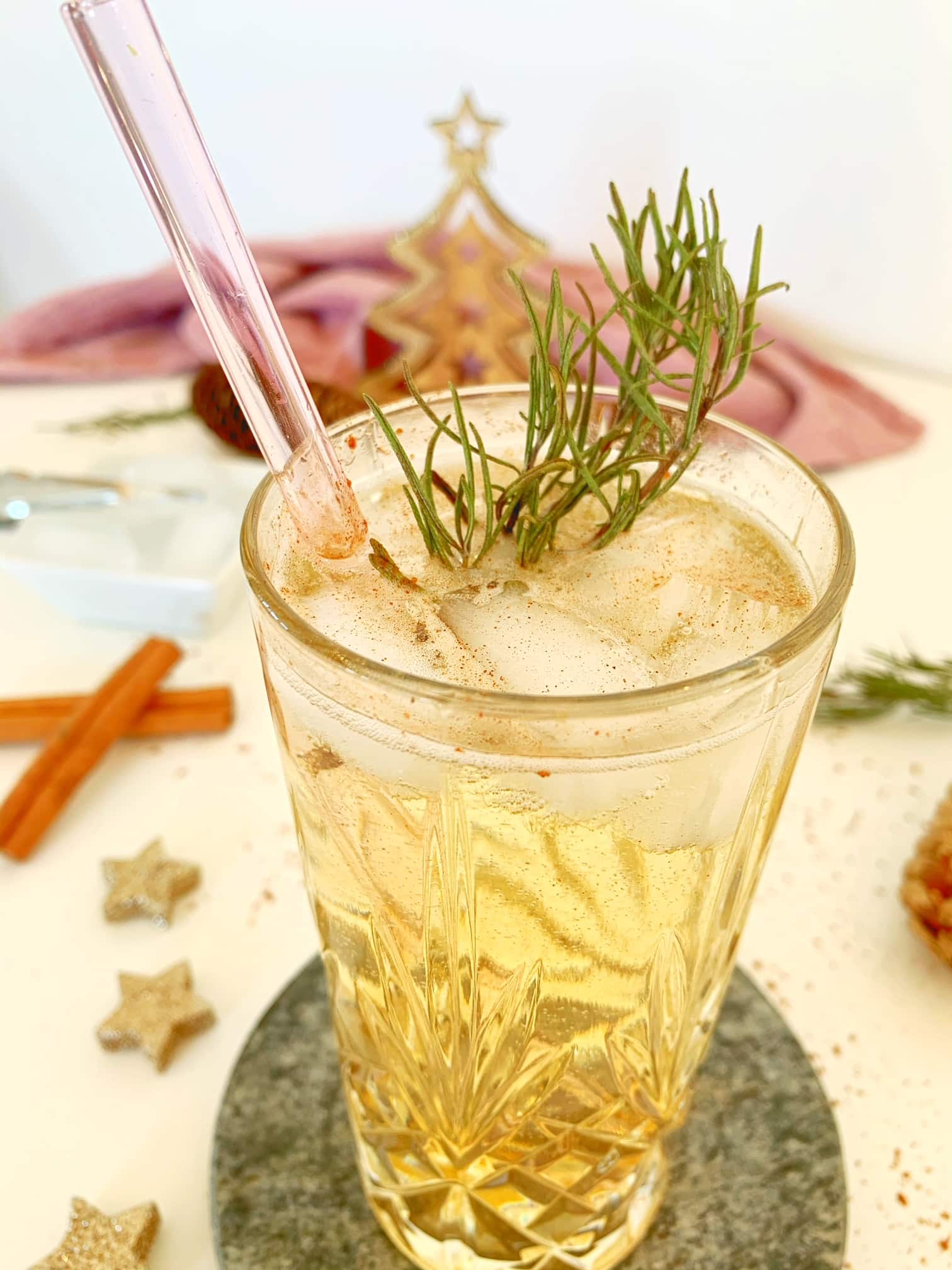 Entdecken sie hier festliche getränke mit alkohol. Ein Weihnachtlicher Cocktail Fur Die Festtage Sheepysbakery