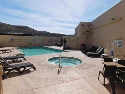 Hualapai Lodge hot tub