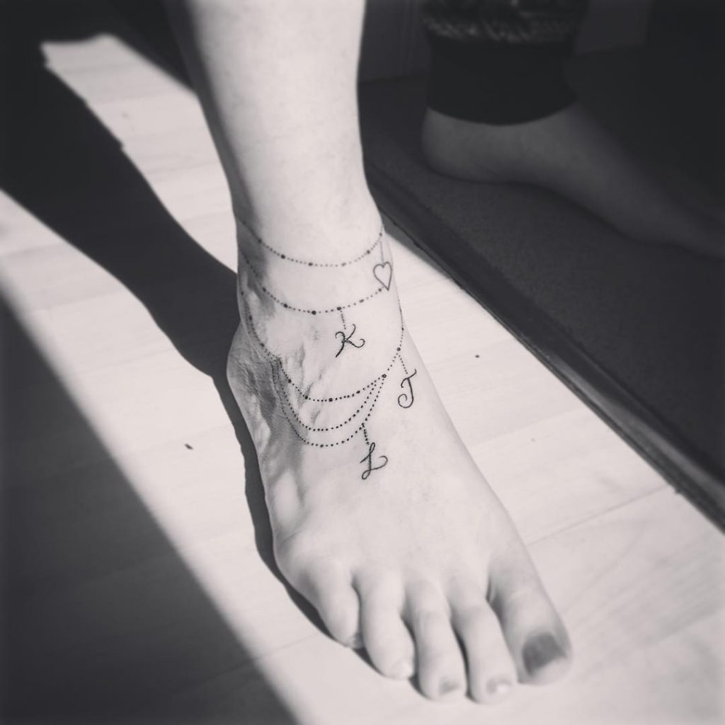 50 remarkable ankle bracelet tattoo designs [2021 ]