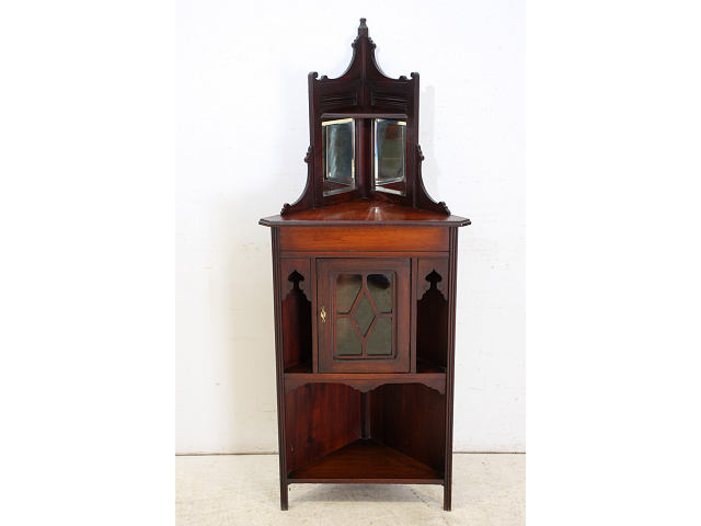 コーナーキャビネット – Blog of Shellys Antiques