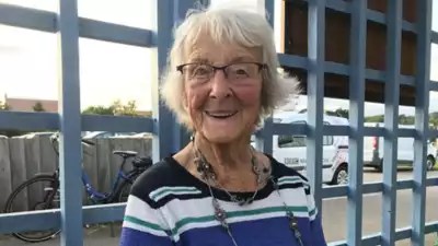 Britain’s Oldest Skydiver: Meet the 102-Year-Old Who Made History in the Sky