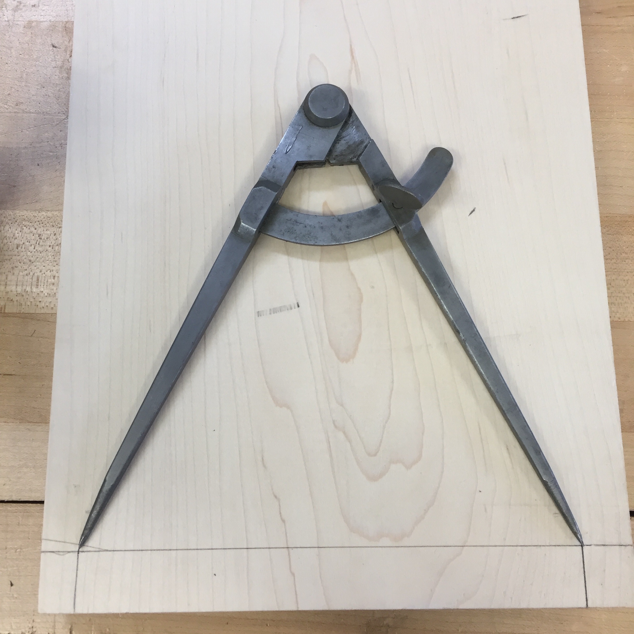 First I marked out the area that needs to be dovetailed and measured that with my dividers.