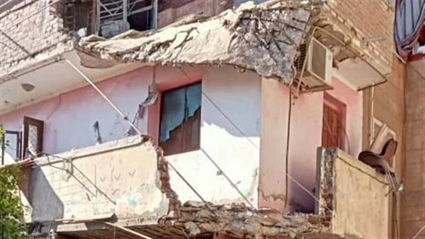 انهيار بلكونة عقار ببنها وقرار بإخلاء المبنى