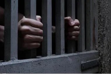 أوهمها بالزواج .. السجن المشدد للمتهم بهتك عرض طالبة بالقليوبية