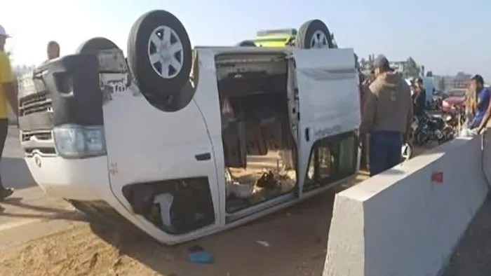 إصابة 11 شخص في حادث انقلاب سيارة ميكروباص بالقليوبية