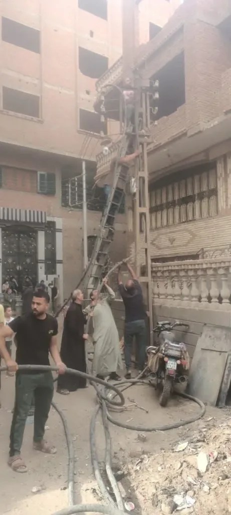 السيطرة على حريق شب بمحول كهرباء بقرية نوى في شبين القناطر