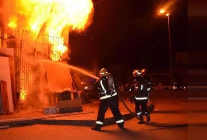 السيطرة على حريق نشب داخل مطعم مشويات بكفر شكر