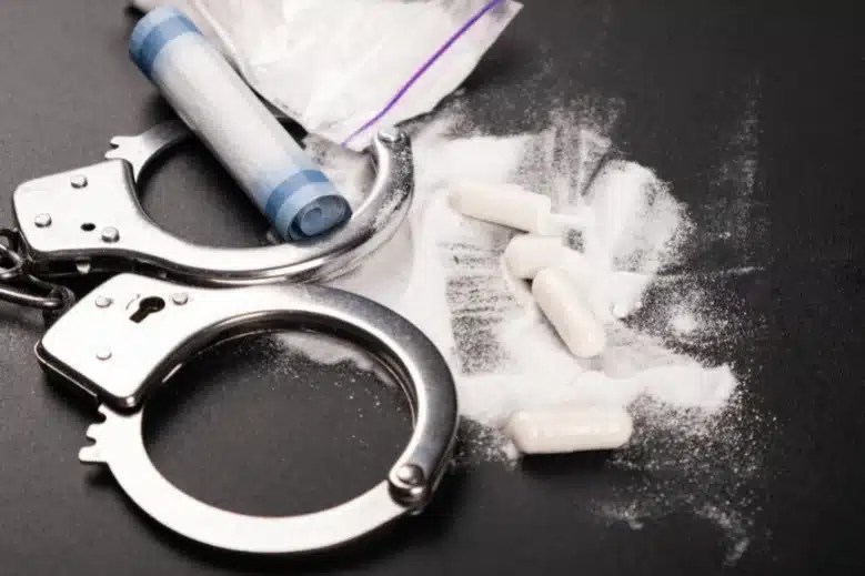 القليوبية: ضبط ربة منزل وعاطل بتهمة الاتجار بالمواد المخدرة في بنها