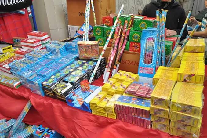 تموين القليوبية يضبط مخزن ألعاب نارية بطوخ.. 1480 قطعة كارتون وصاج جاهزة للتصنيع