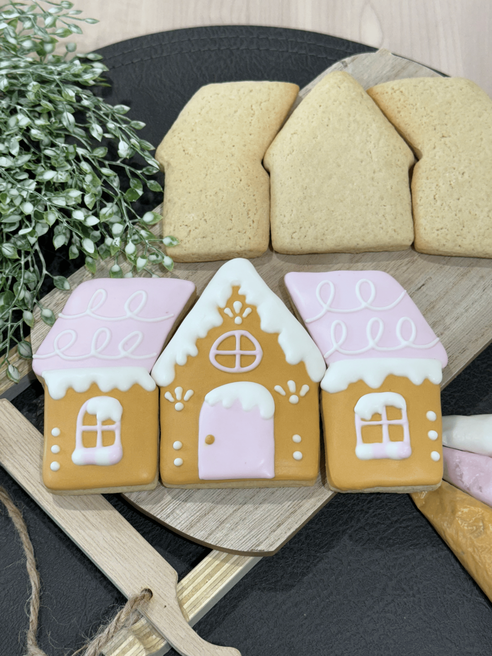 Drop-n-Decorate (Fridays in December)