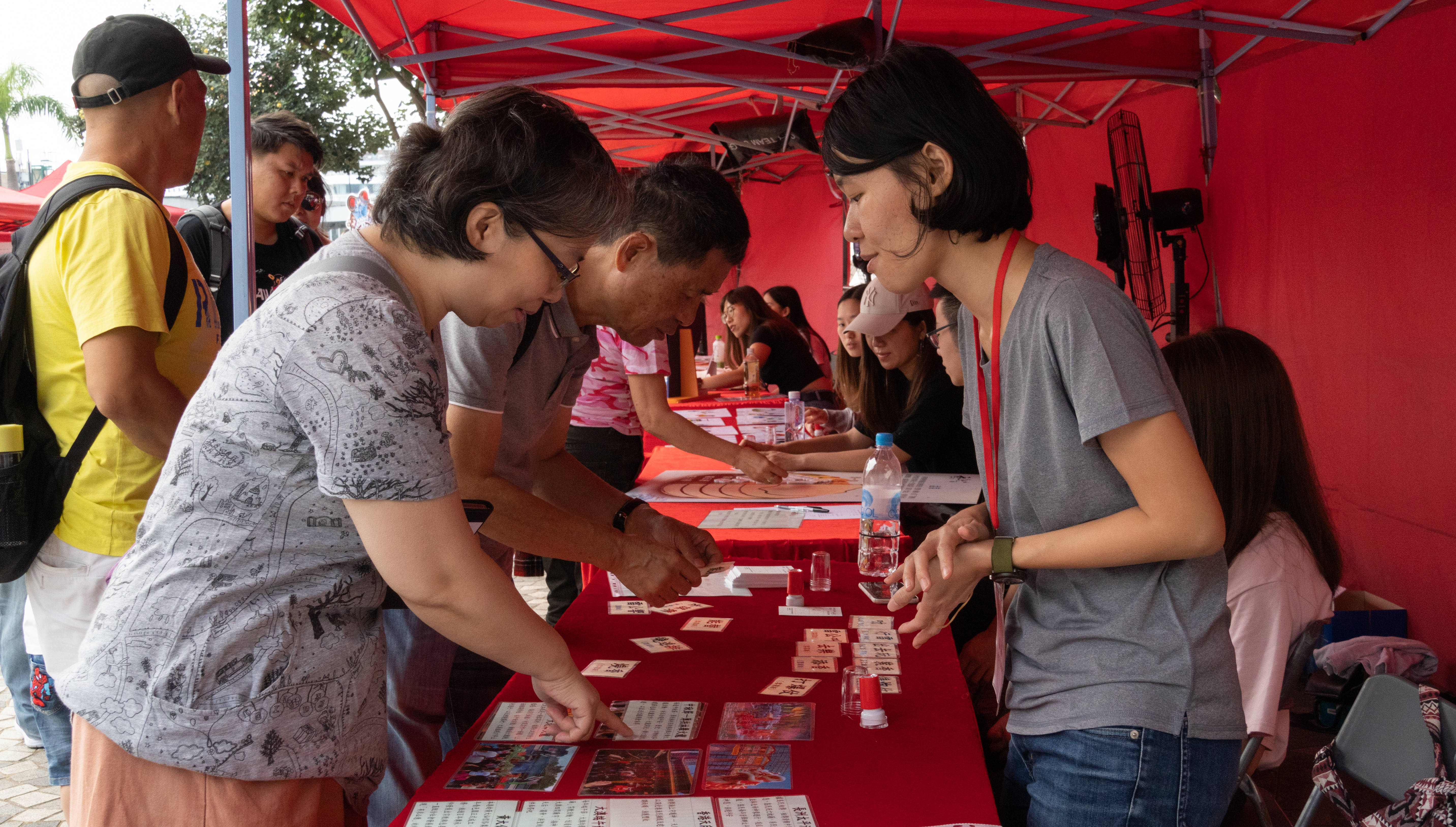 A staff of HK ICM trying to answer questions regarding Chinese traditional culture