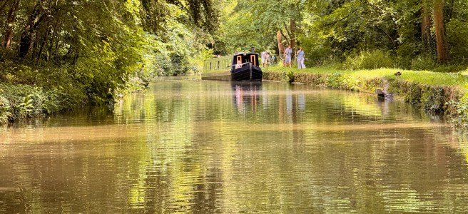 narrowboat morning on the kennet and avon
