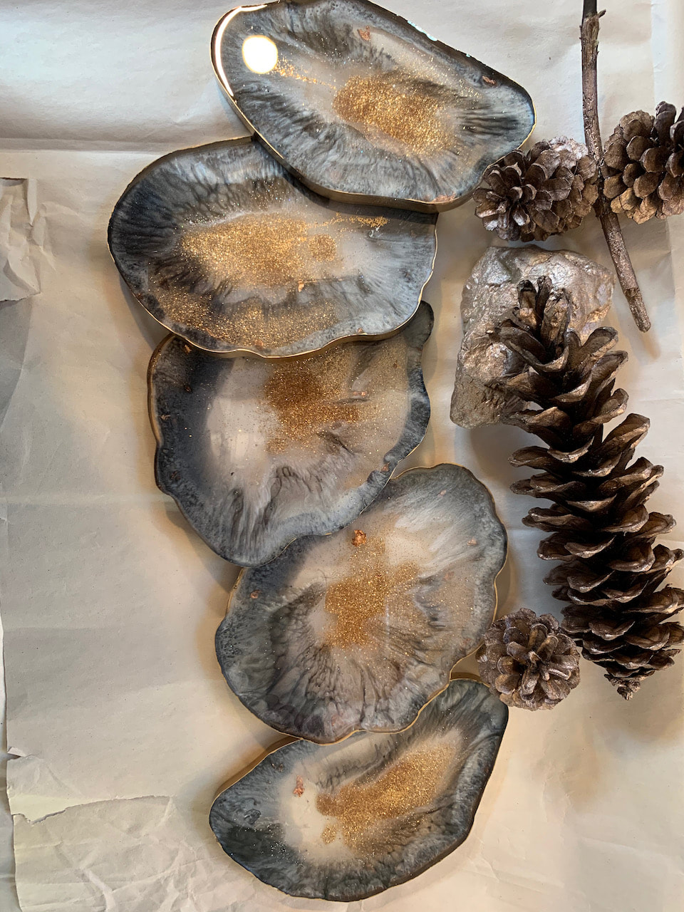 Geode-like slice coasters