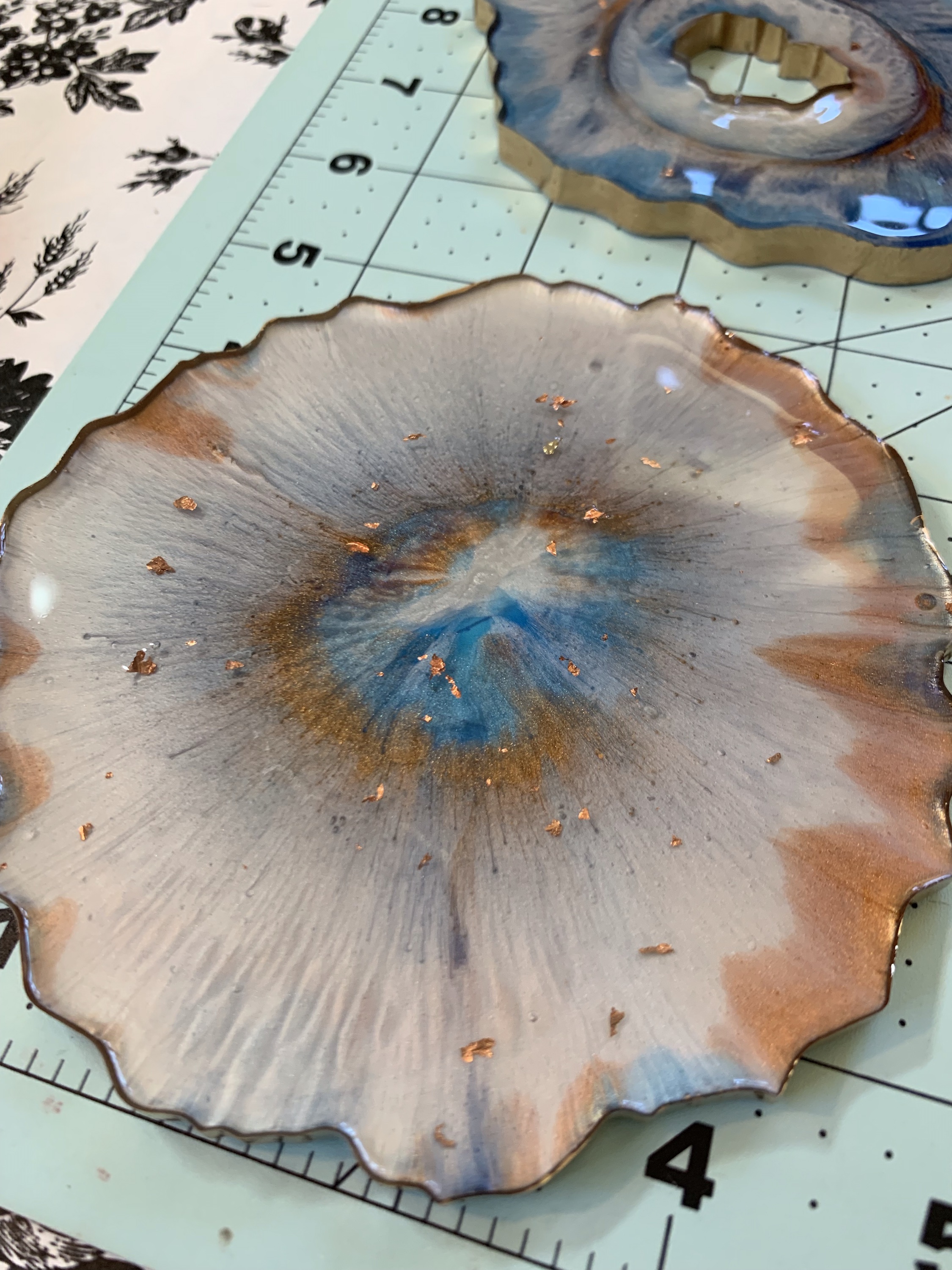 Geode-like trinket or ring dish