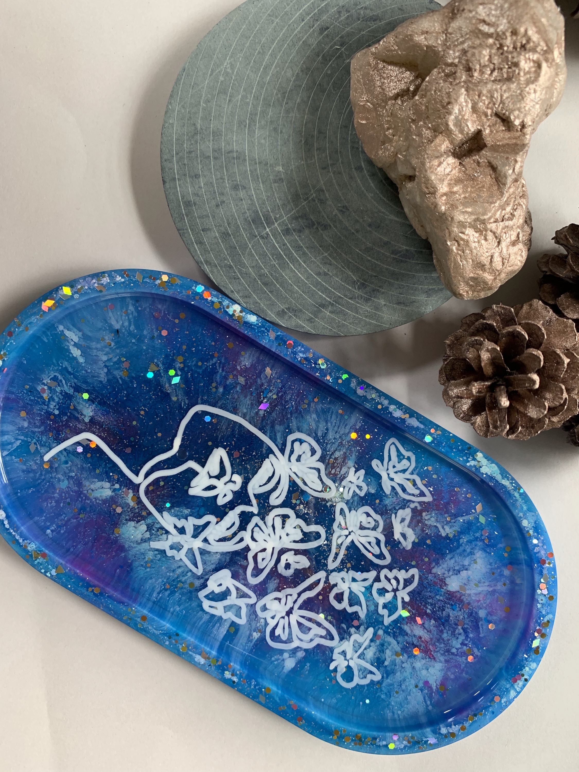Geometric shaped transparent art trays