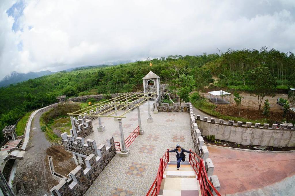 The lost world castle · 6. Tempat Wisata Di Sleman Yang Paling Menarik Siap Liburan