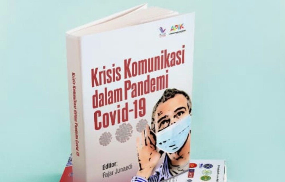 Buku komuniasi Covid yang diluncirkan.
