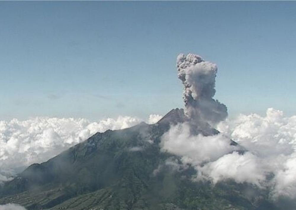 Visual erupsi Gunung Merapi dari Stasiun Gunung Merbabu