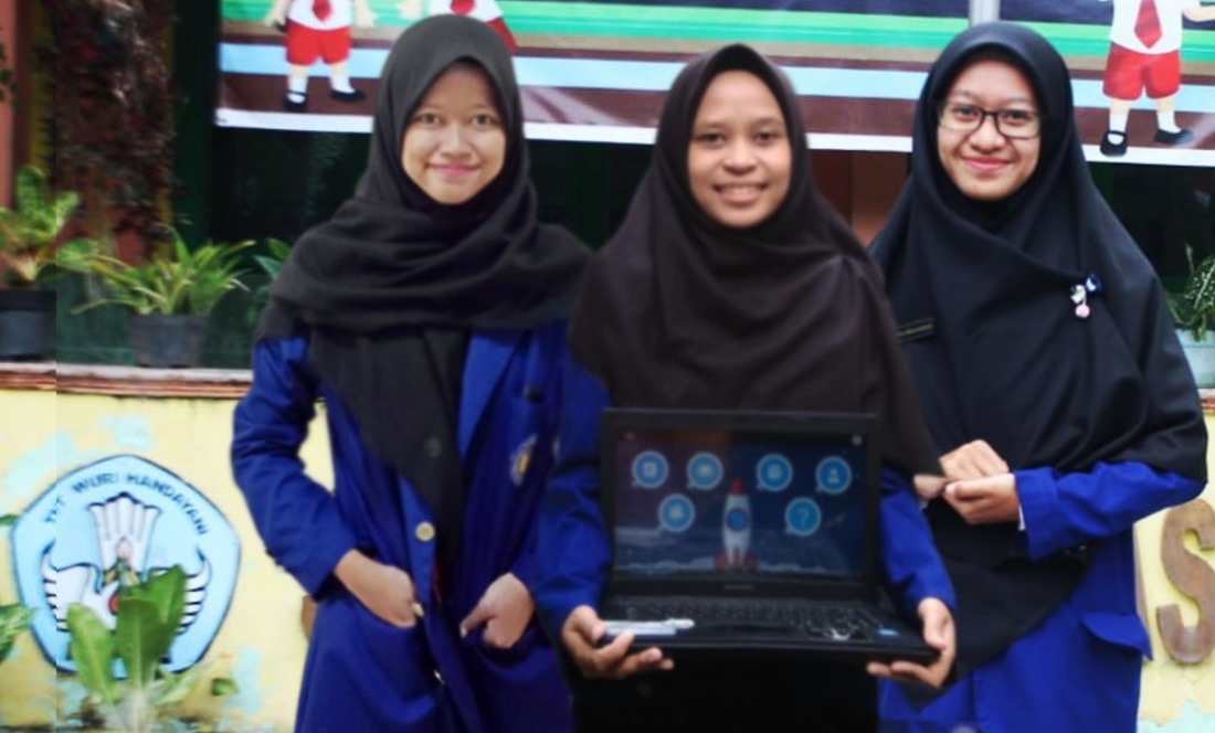 Mahasiswa UNY kreator media pembelajaran karakter.