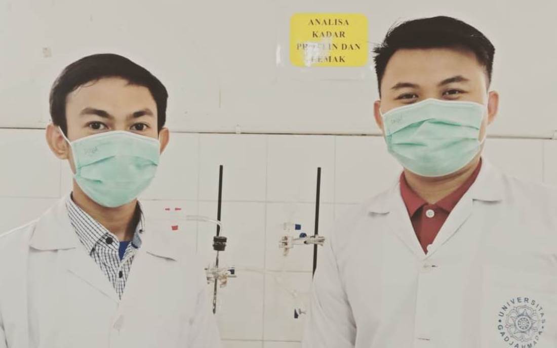 Praktik di lab harus sesuai peraturan K3L dari kampus.
