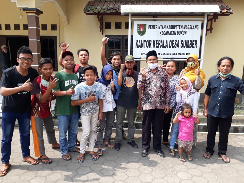 Sejumlah peserta pelatia berfoto bersama.