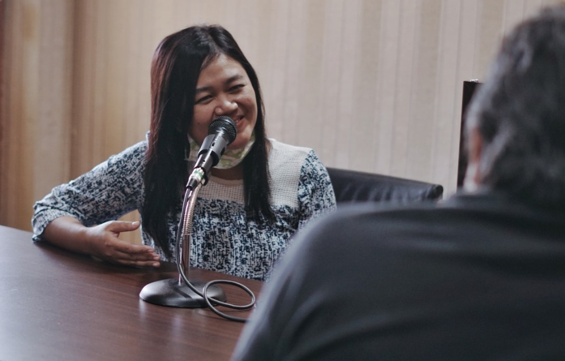 Narasumber sedang sampaikan materinya.