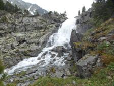 Сегодня туристы познакомятся с основами конного туризма, совершив конную экскурсию к водопаду и озеру с одноименным названием куйгук.после завтрака будет . Sib Gid Vodopad Kujguk Respublika Altaj