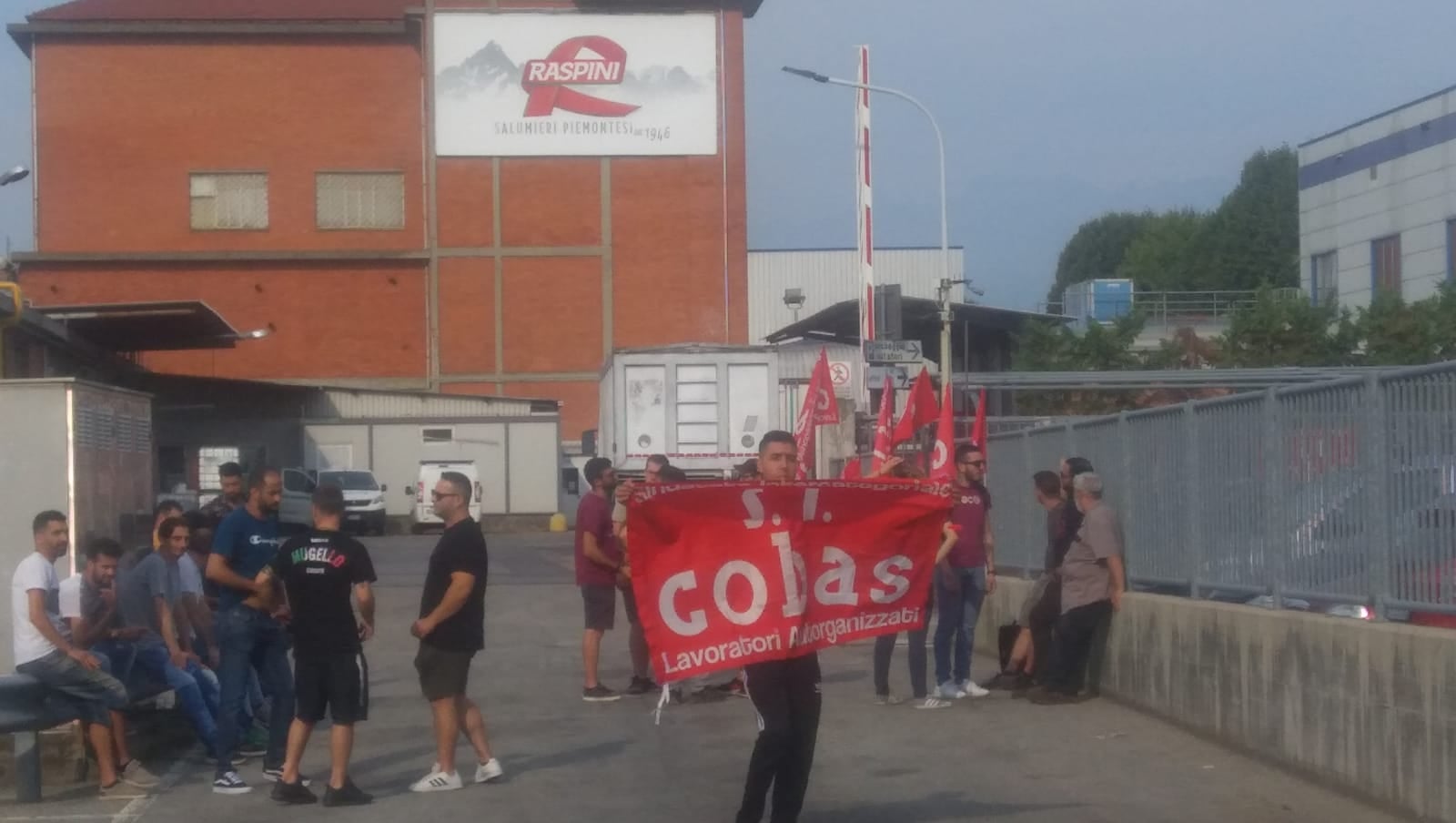 Raspini] Lavoratori Adecco In Assemblea: Dopo La Vittoria, La Lotta Continua Per Migliorare Le Condizioni Di Lavoro E Di Vita - "Toccano Uno Toccano Tutti" 904_x_1600_jpg