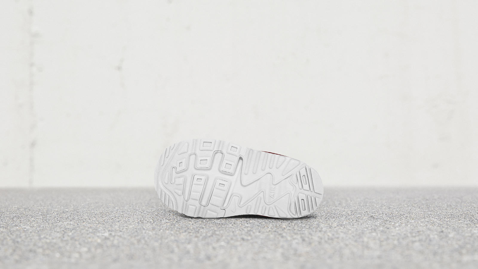 nike tiny 90