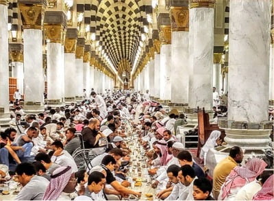 Makan dan Minum di Masjid