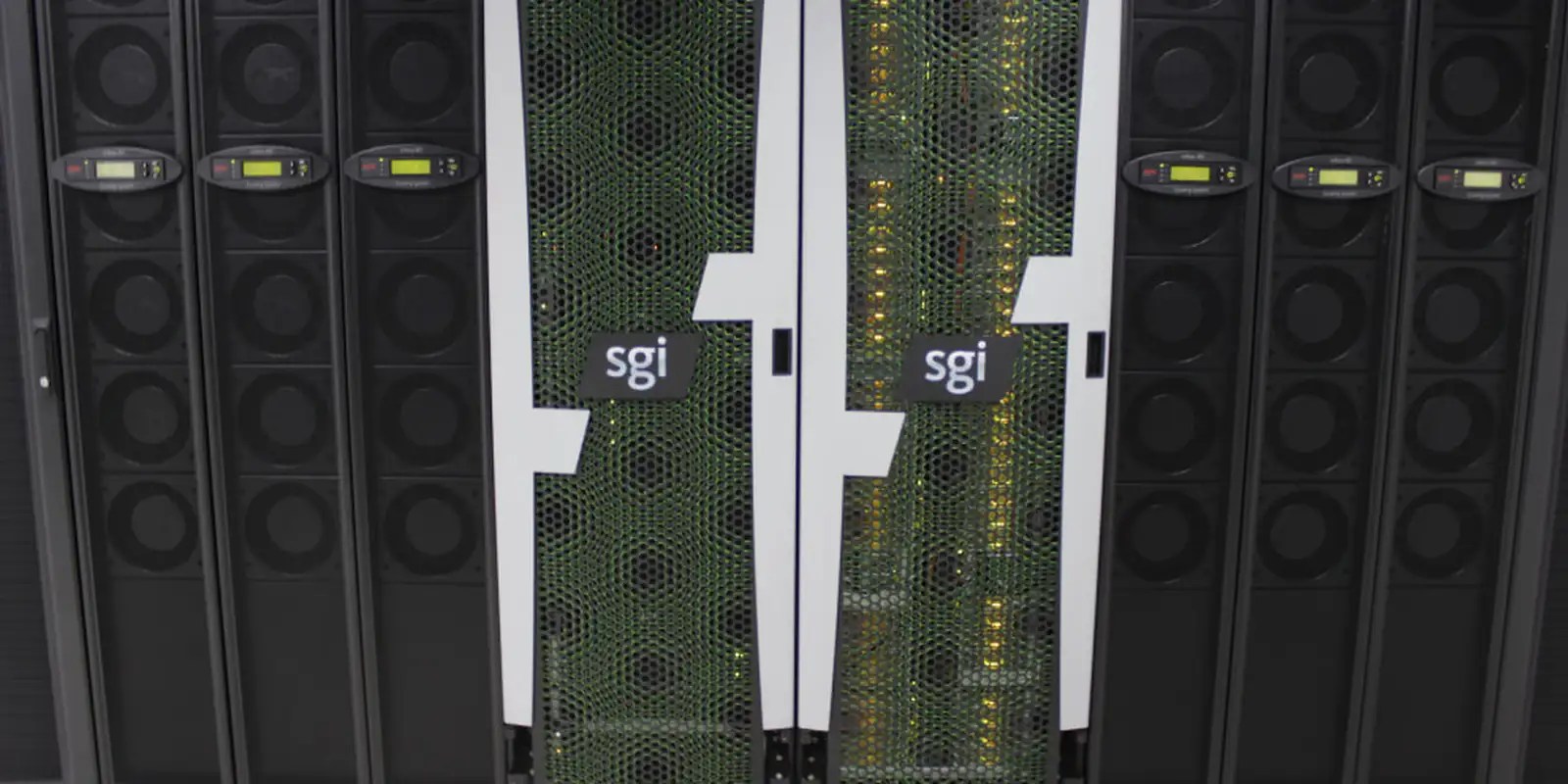 Rack de servidores que representa o futuro supercomputador de inteligência artificial