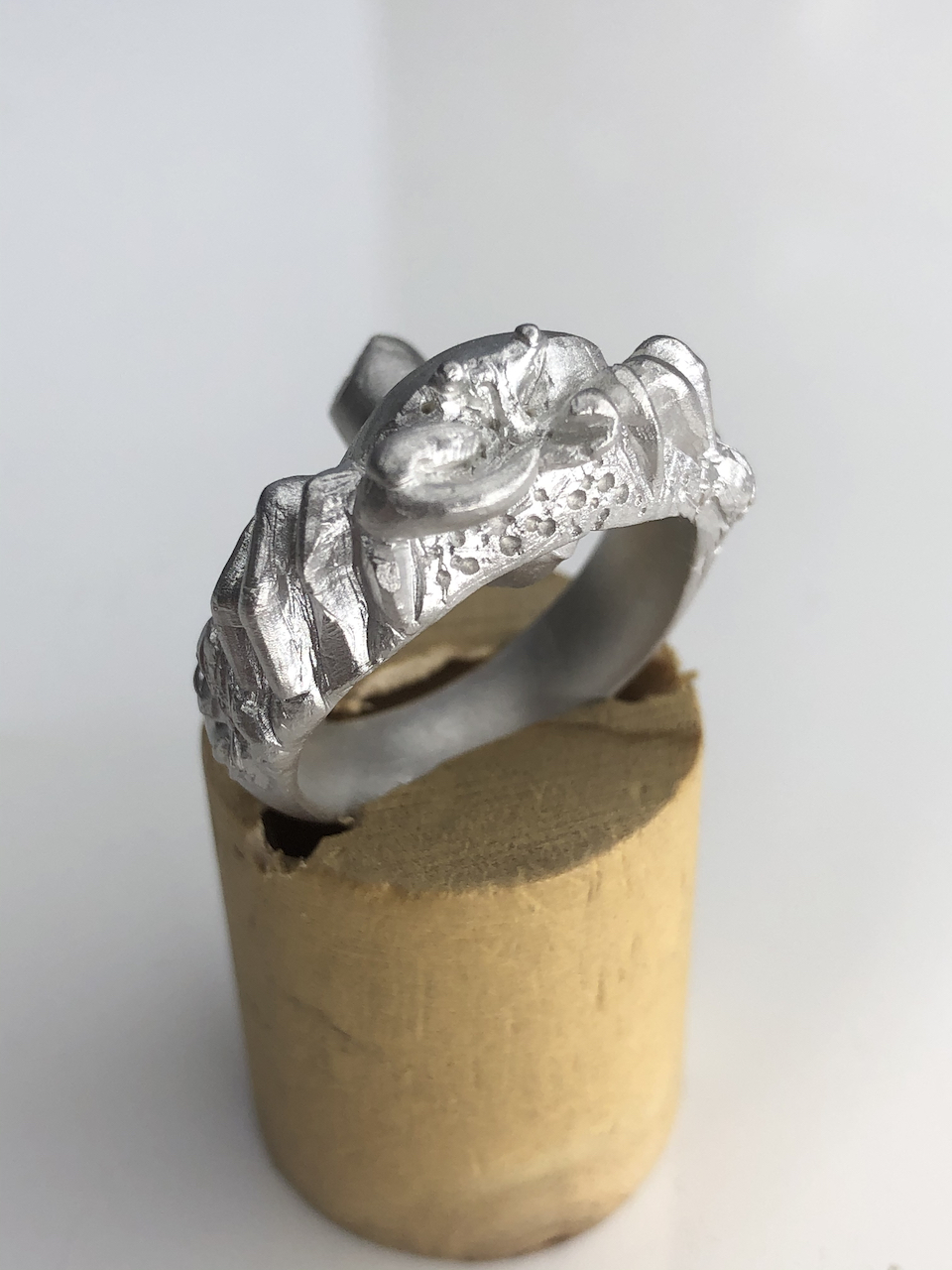 Goldschmiede Workshop Krebs Ring Schmuck Siggnatur Goldschmied Duesseldorf
