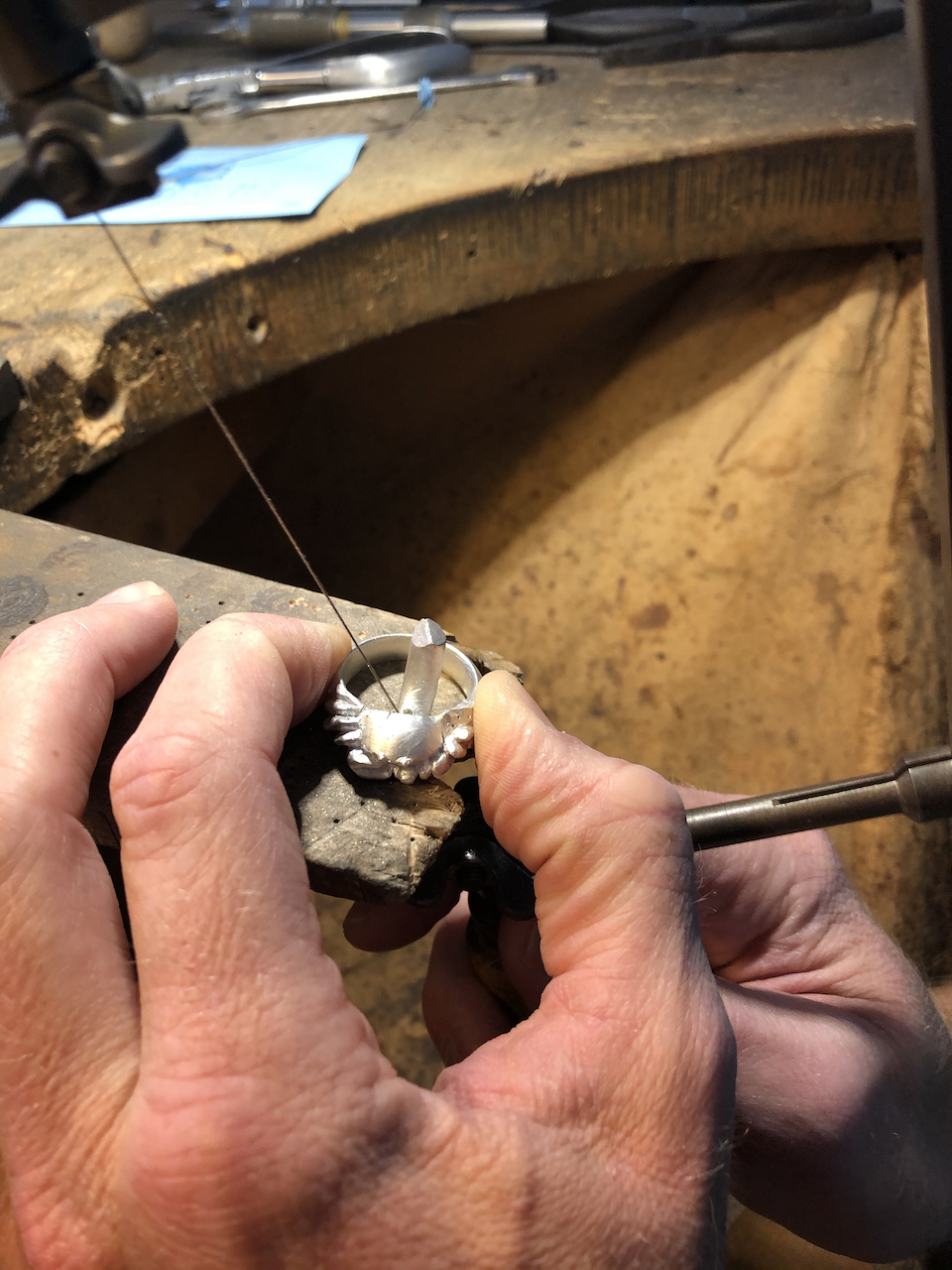 Goldschmiede Workshop Krebs Ring Schmuck Siggnatur Goldschmied Duesseldorf